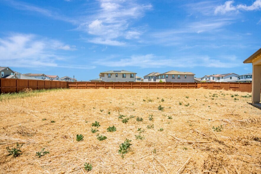 Building Photo - 2064 Baker Ct