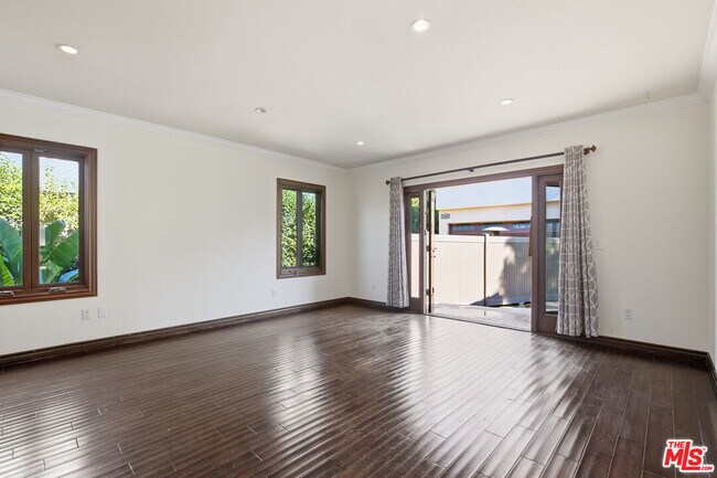 Building Photo - 13800 Erwin St