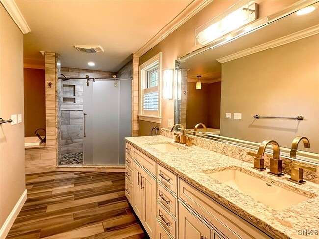 Building Photo - 97 1/2 Sanger Avenue Unit