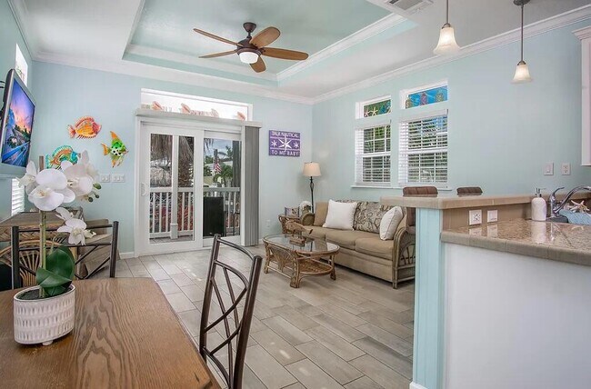 Building Photo - 5031 5th Ave