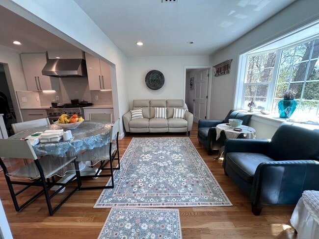 Building Photo - 98 E Border Rd