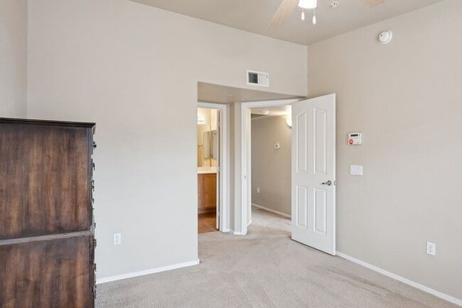 Building Photo - 2401 E Rio Salado Pkwy