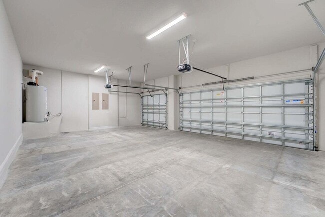 Building Photo - 9296 Crestview Cir