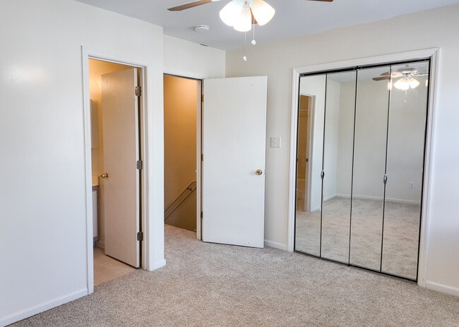 Building Photo - 204 Meadowbrook Ln