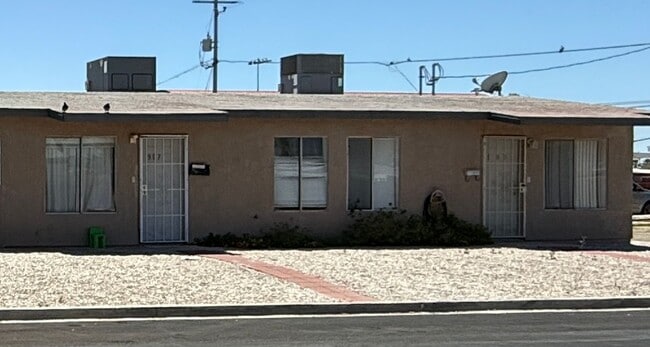 Building Photo - 2 Bedroom Fourplex on a Corner Lot with Large Yard