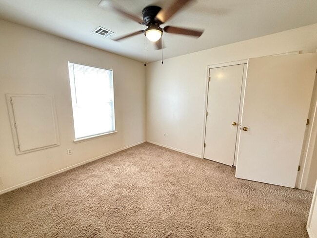 Building Photo - 2 bedroom Duplex in Catoosa, Small Pets welcome