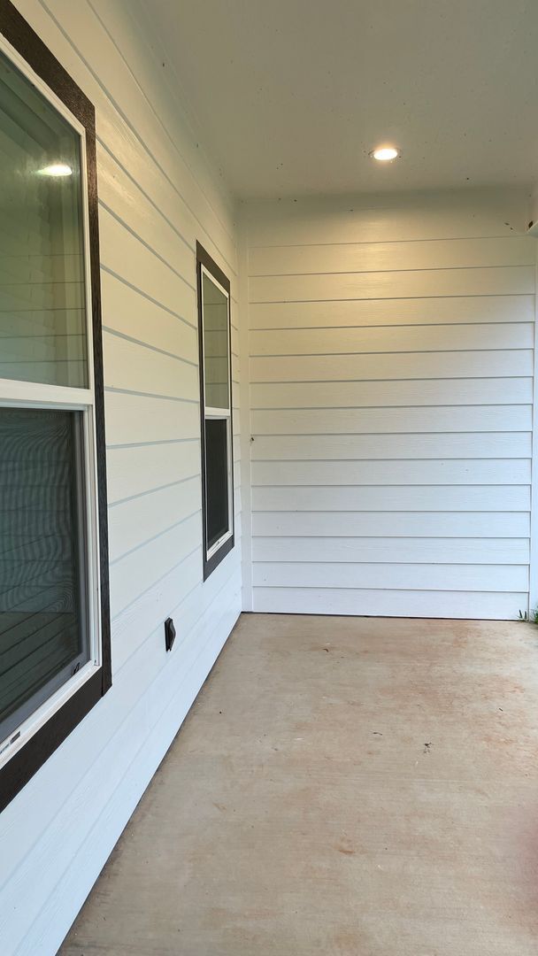 Building Photo - 3 Bed 2 Bath Duplex Close to SFA!!!