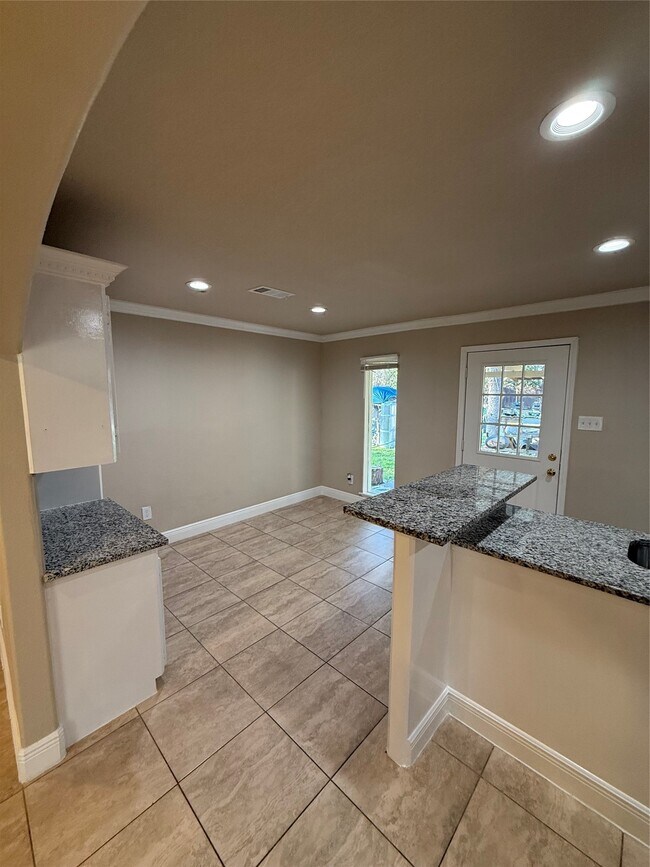 Building Photo - 610 Elk Dr