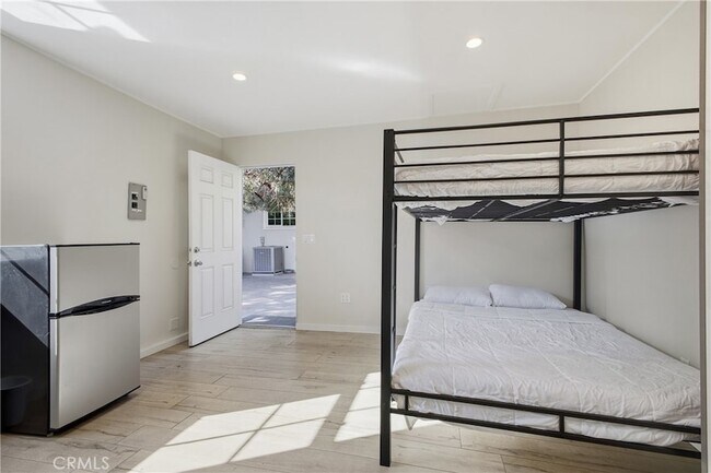 Building Photo - 630 Pioneer Dr