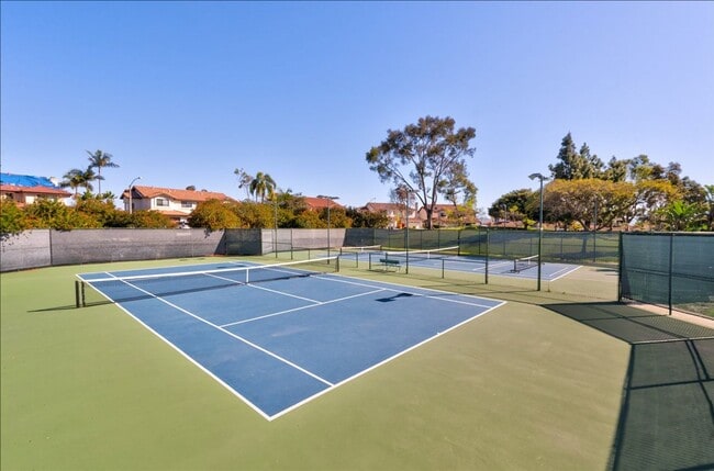 Building Photo - 407 Village Center Dr