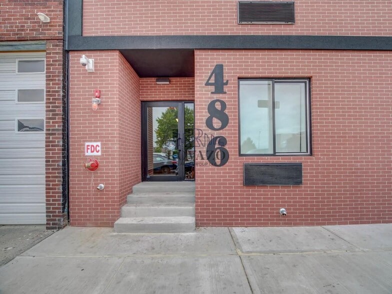 Building Photo - 486 Market St