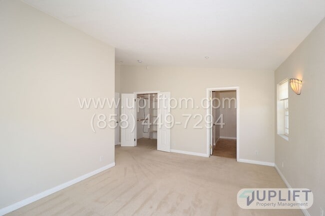 Building Photo - 3 Bed, 2 Bath House w/ 2-Car Garage, Central HVAC, Very Private