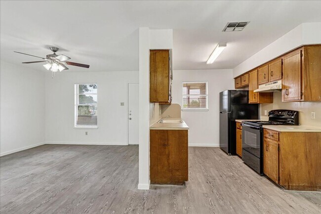 Building Photo - 1622 La Joya St
