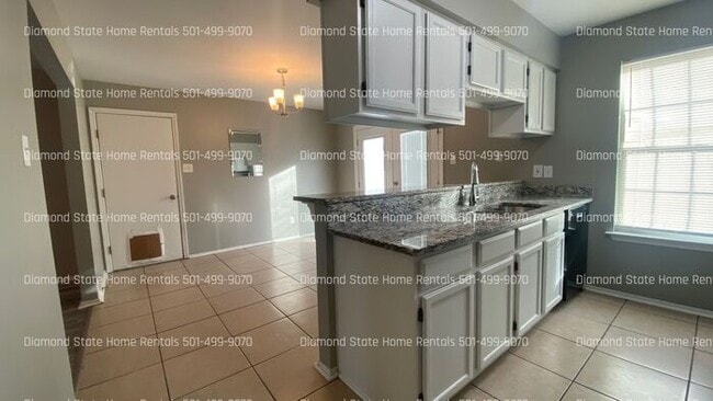 Building Photo - 611 Martin Ln