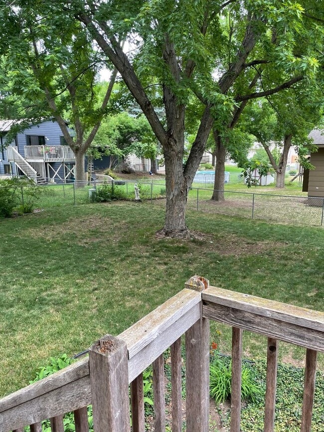 Building Photo - Spacious 5-Bedroom Split-Level in Southwest Sioux Falls with 4-Season Room & Fenced Yard!