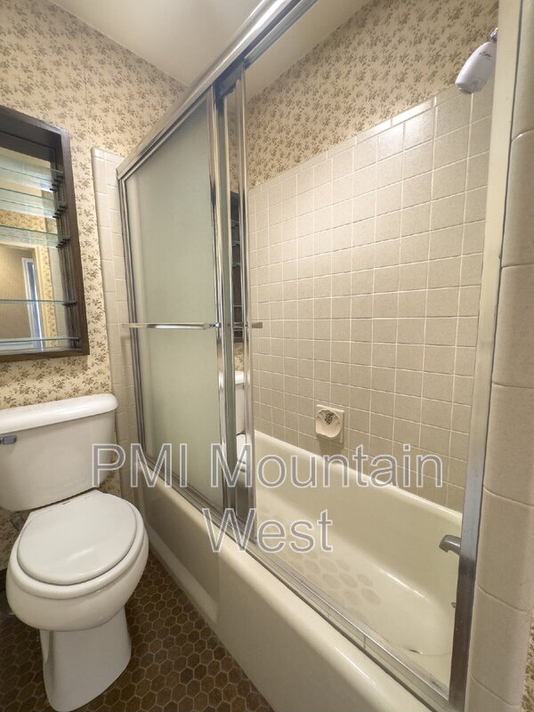 Building Photo - 2141 S 1700 E