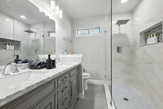 Building Photo - 1231 Springbrook Cir