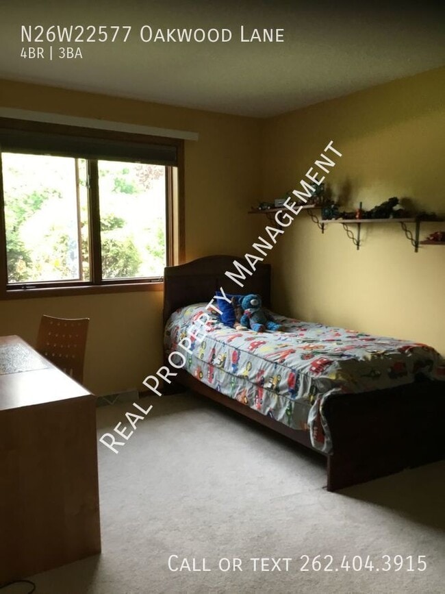 Building Photo - N26W22577 Oakwood Ln