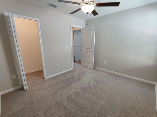 Building Photo - 7115 Samuel Ivy Dr