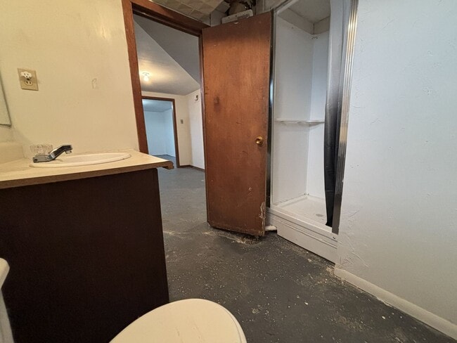 Building Photo - 2 Bedroom House for Rent