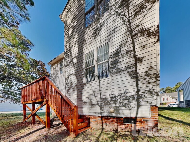 Building Photo - 3929 Grandover Dr