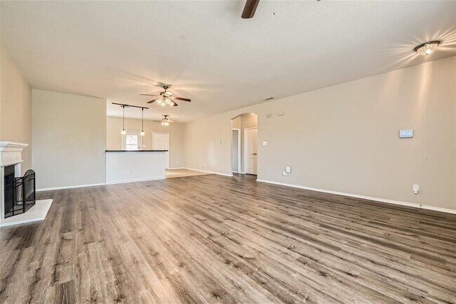 Building Photo - 103 Hollow Tree Dr
