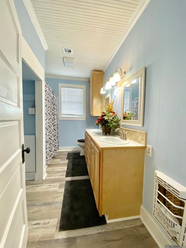 Building Photo - 14039 Young Rd