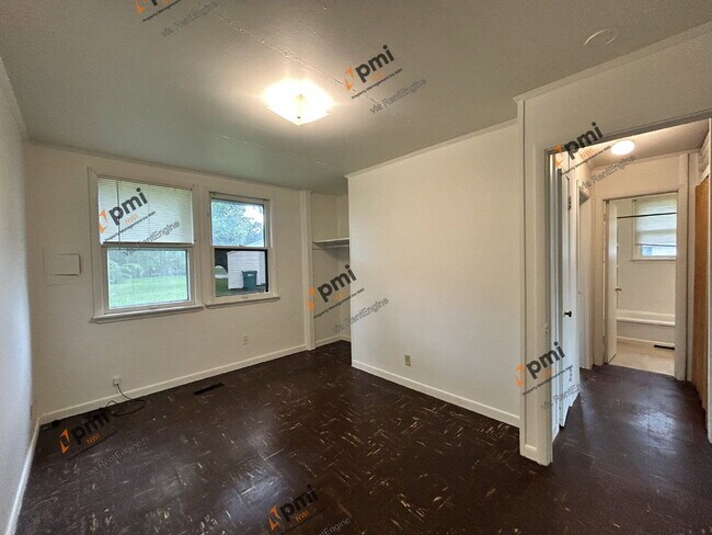 Building Photo - 2915 Oakdale Ave