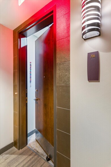 Building Photo - 1510 Demonbreun St