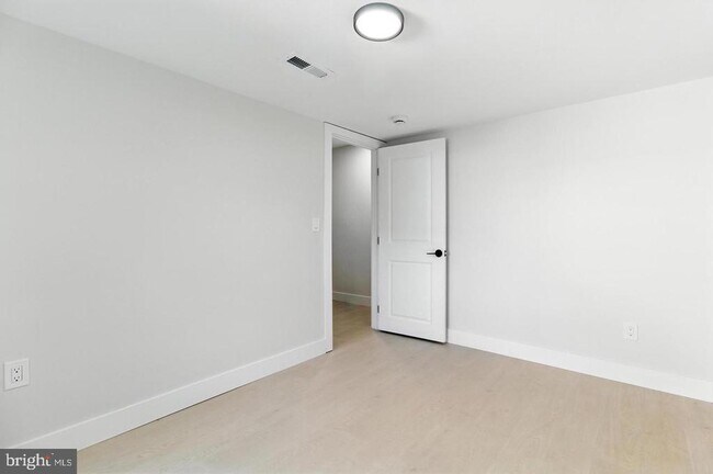 Building Photo - 821 S Woodlynn Rd