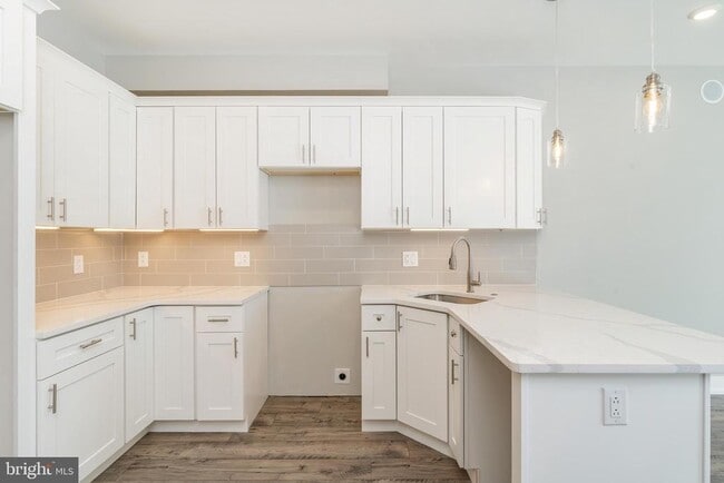 Building Photo - 2339 N 10th St