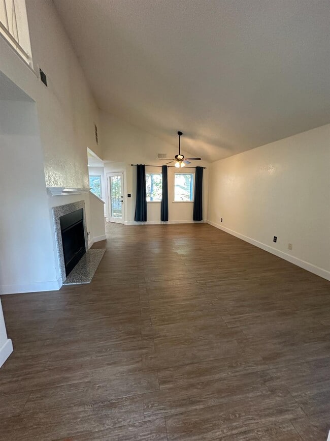 Building Photo - 10042 N Grouse Run