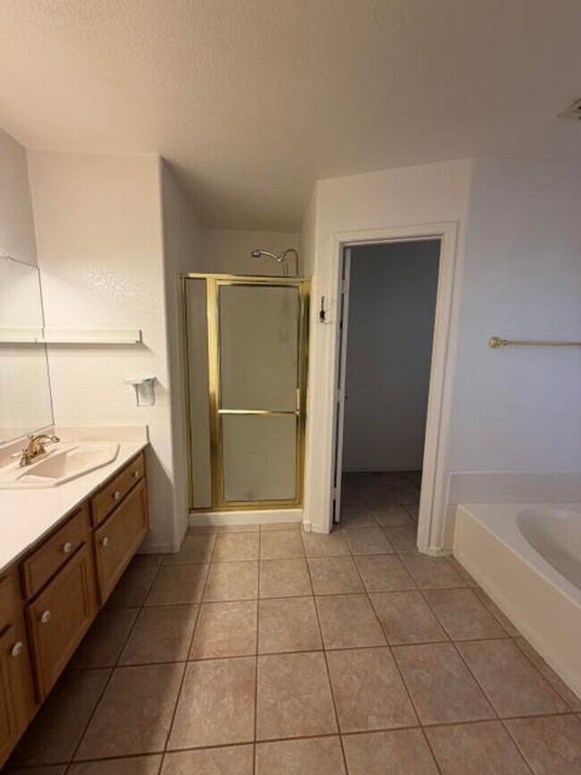 Building Photo - 2208 Rugged Mesa Dr