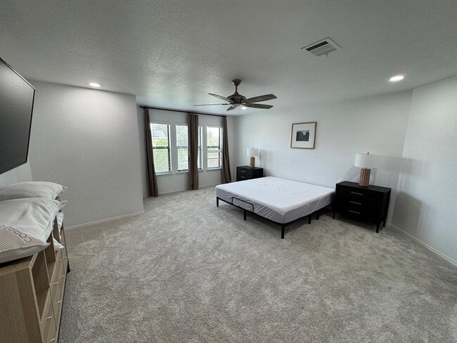 Building Photo - 191 Mistletoe Ln