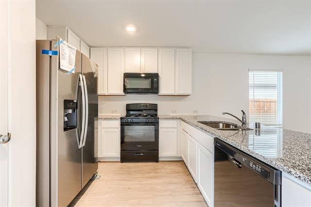 Building Photo - 4040 Equestrian Dr