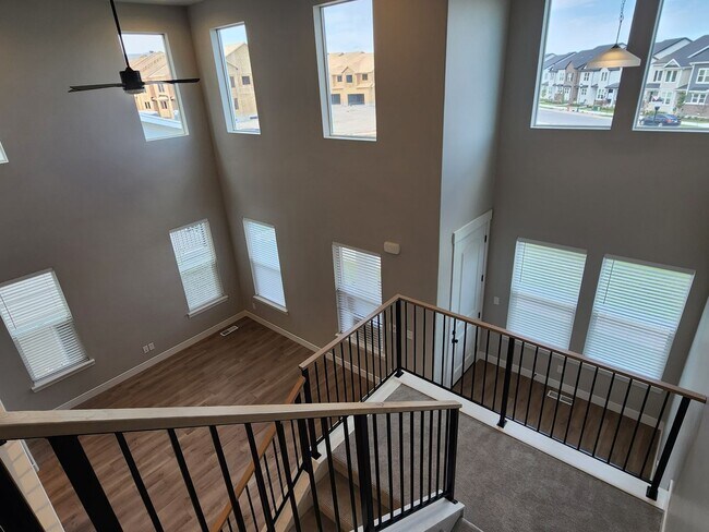 Building Photo - Newer 3 Bd 2.5 Ba Townhome in Herriman