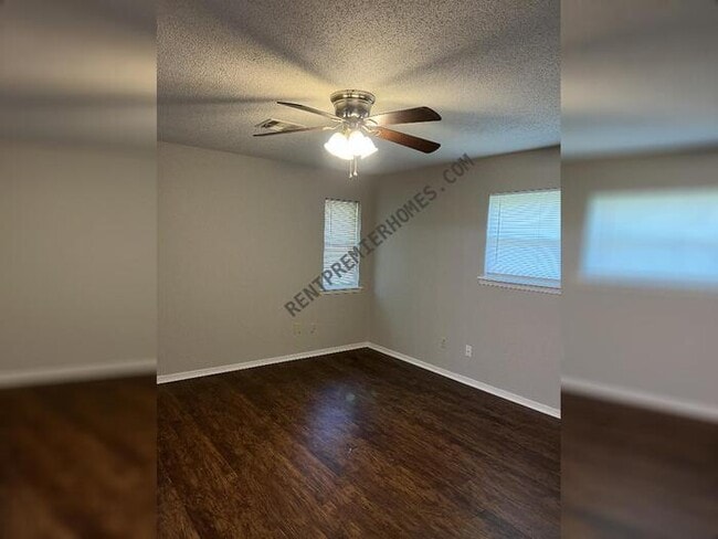 Building Photo - 2437 NW 112th St