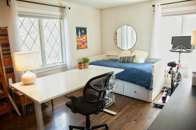 Building Photo - 2S316 Arrowhead Dr