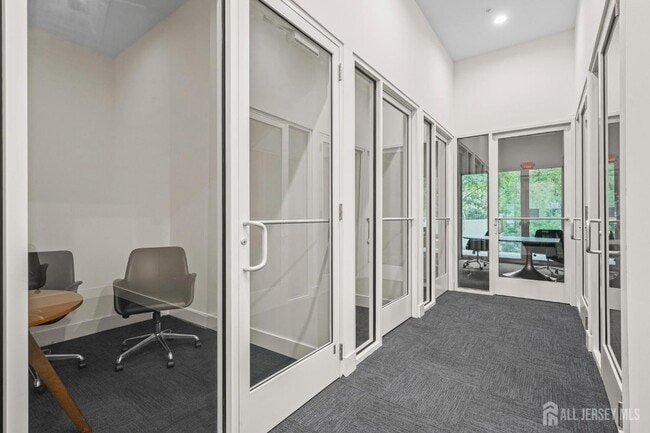 Building Photo - 723 Lorhan Dr
