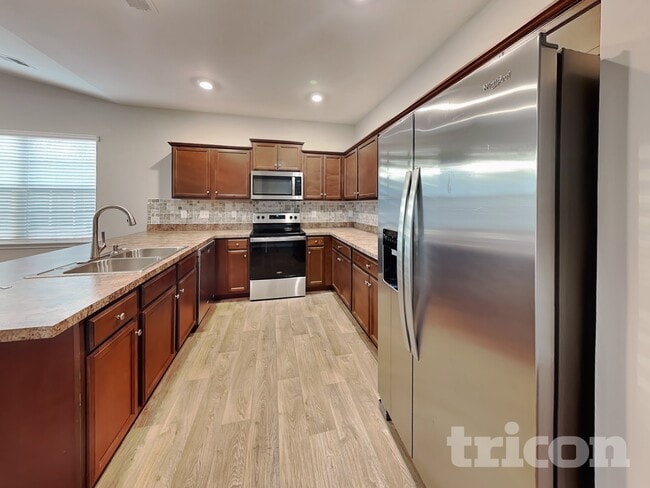 Building Photo - 1250 Aurora Glen Dr