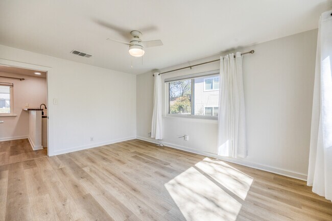 Building Photo - 5407 Spring Meadow Rd