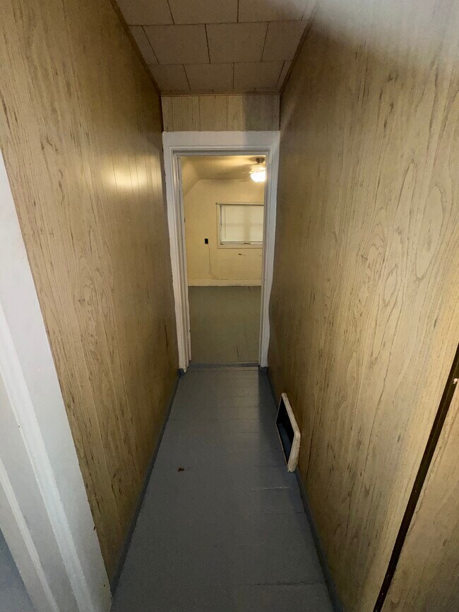 Building Photo - 420 W College St