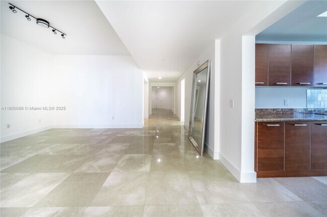 Building Photo - 3330 NE 190th St