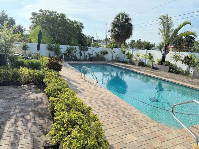 Building Photo - 440 50th Ave N