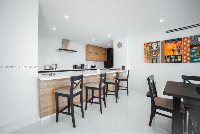 Building Photo - 5600 Collins Ave