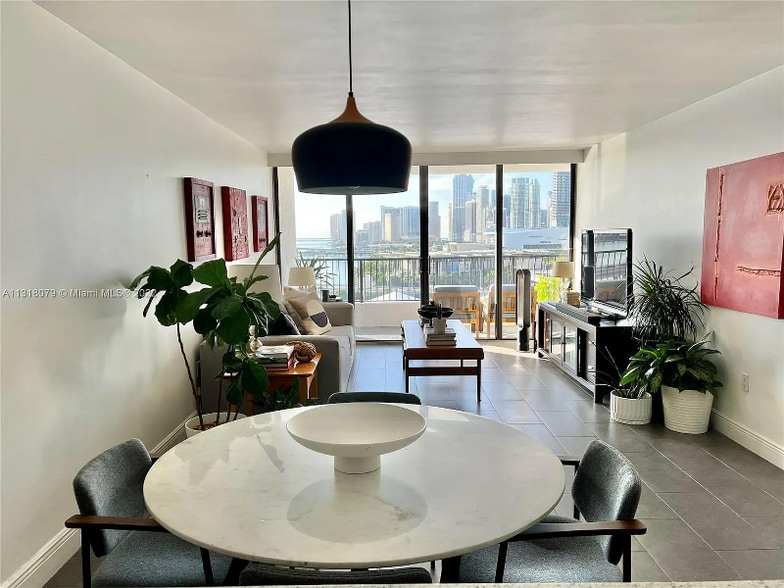 Primary Photo - 555 NE 15th St