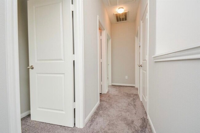 Building Photo - 22518 Hamlet Park Ct