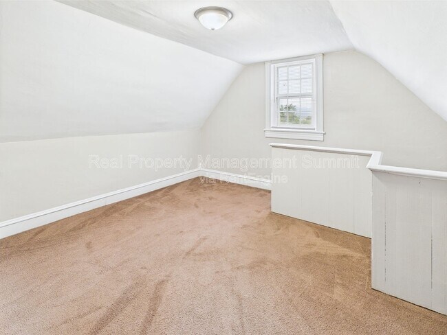 Building Photo - 1036 Albemarle Ave