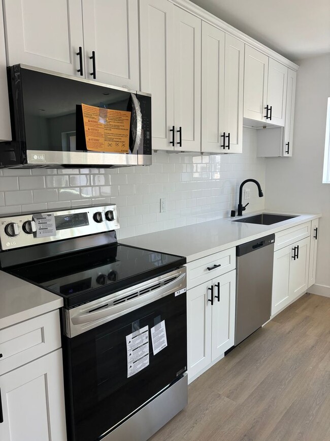 Building Photo - 1231 Mott St