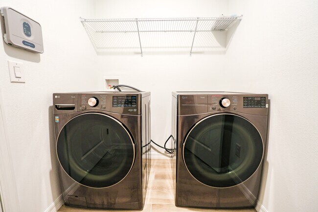 Building Photo - 2318 Lancashire St